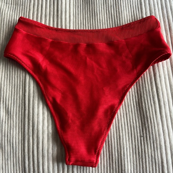 Cupshe Bikini Bottoms - Picture 2 of 4